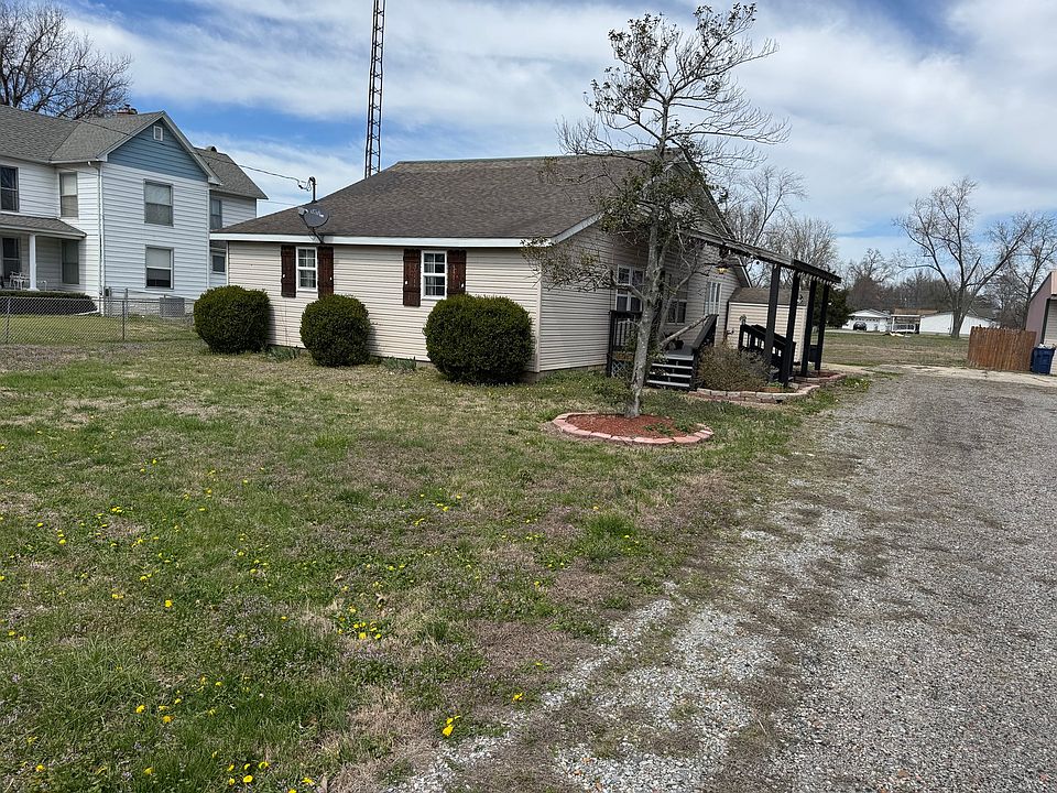 1st image of 303 W Main St