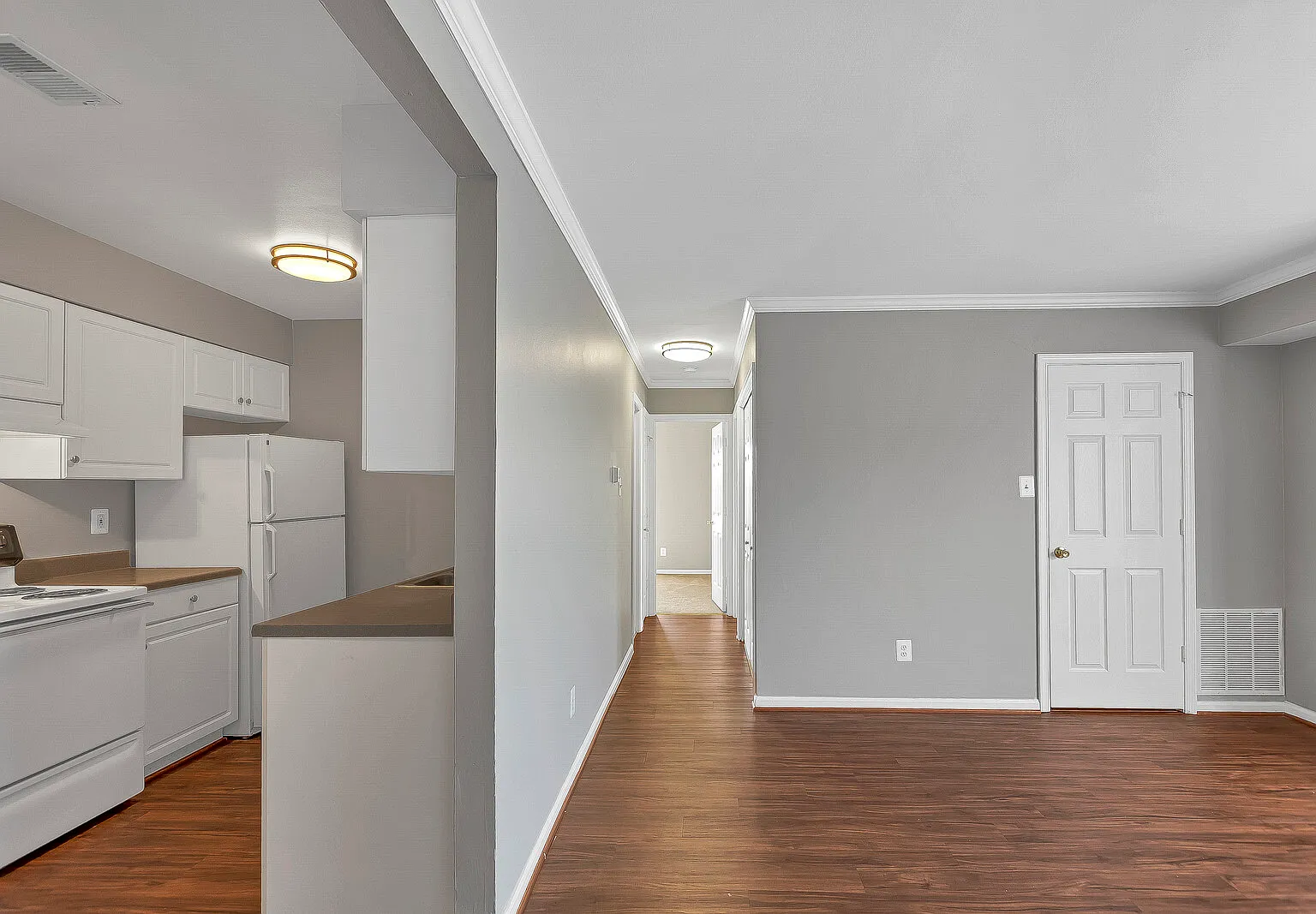 2 bed, 800 sqft, $1,420 — Photo 1