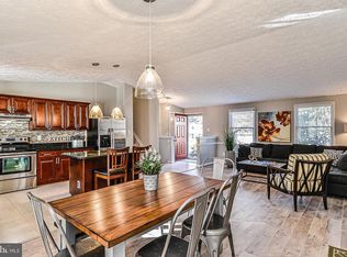 1825 Clovermeadow Dr, Vienna, VA 22182