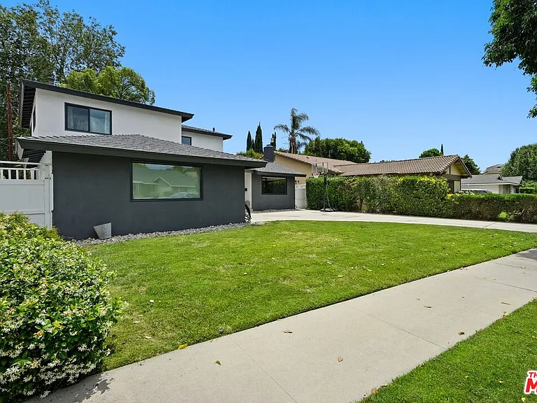 6558 Lasaine Ave — Photo 3