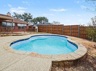1622 Autumn Breeze Ln, Lewisville, TX 75077
