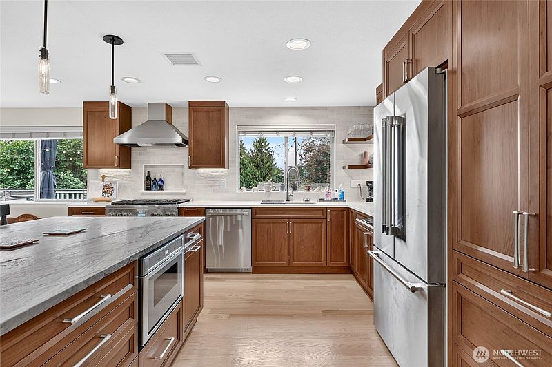 4th image of 2315 SW 118th Court