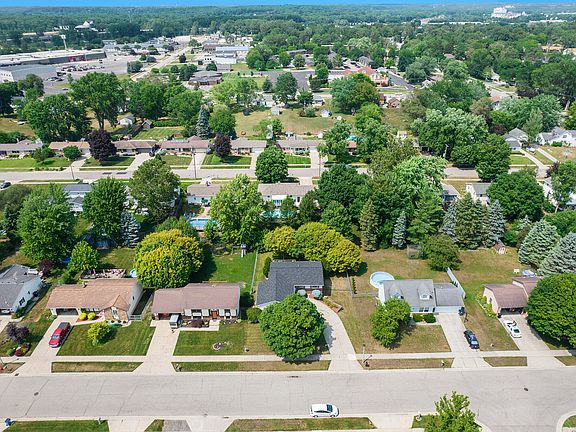3rd image of 4487 Blackfoot Dr SW
