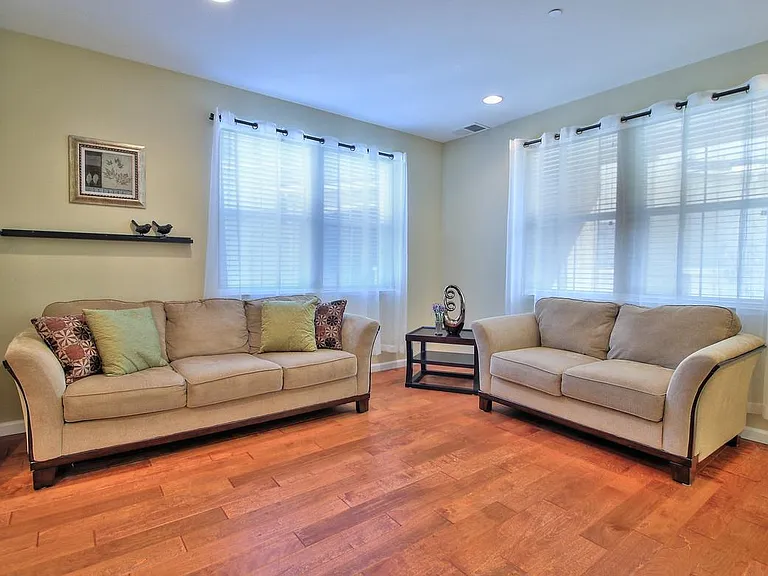 2152 Sheffield Dr — Photo 6
