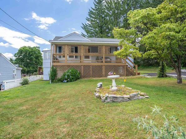 11 East Ave, Staunton, VA 24401