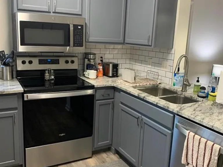 186 University Village Dr #D — Photo 3