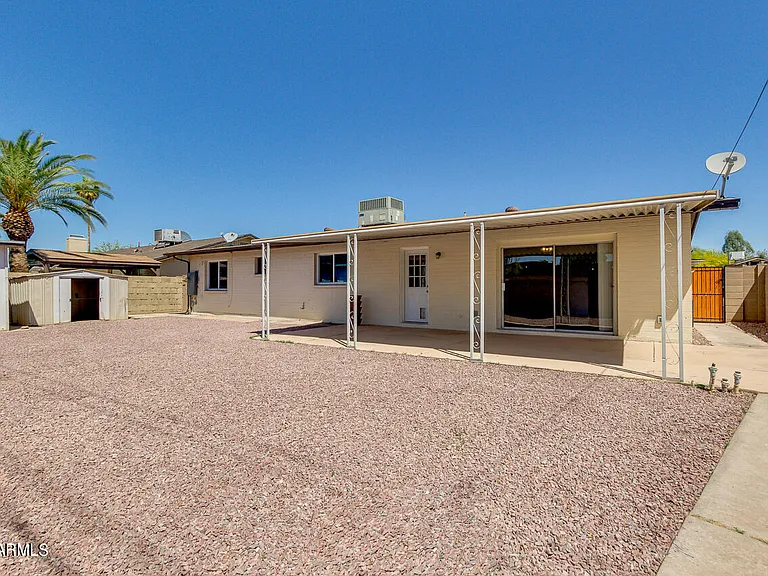 1623 E Del Rio Dr — Photo 2