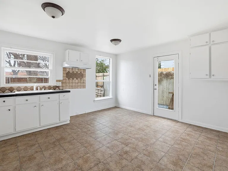 202 E Linda Dr — Photo 5