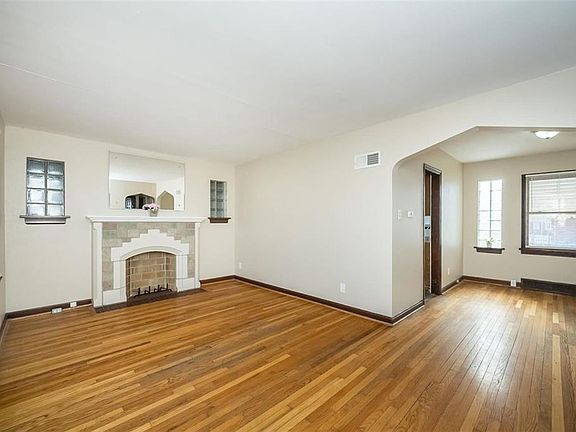 3rd image of 8942 Whitstone Ct