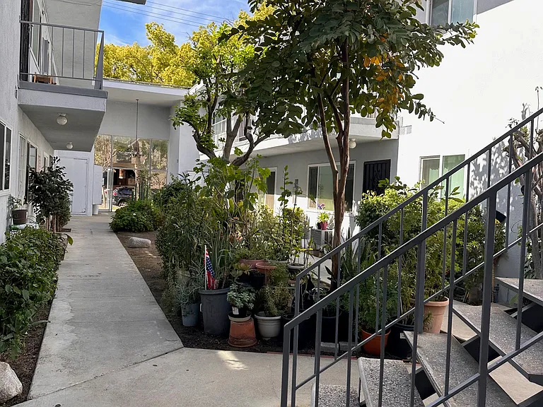 1020 W Angeleno Ave #7 — Photo 2