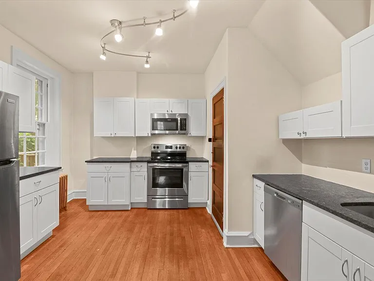 317 Waterloo Ave — Photo 6