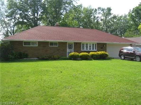 524 Harris Rd, Richmond Heights, OH 44143