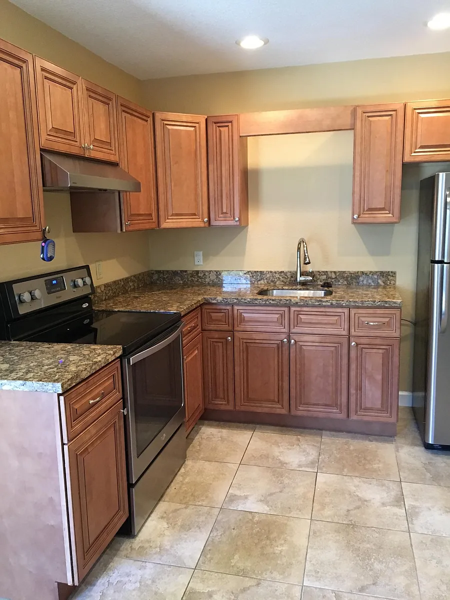 Kitchen - 309 SE 10th Ave #2