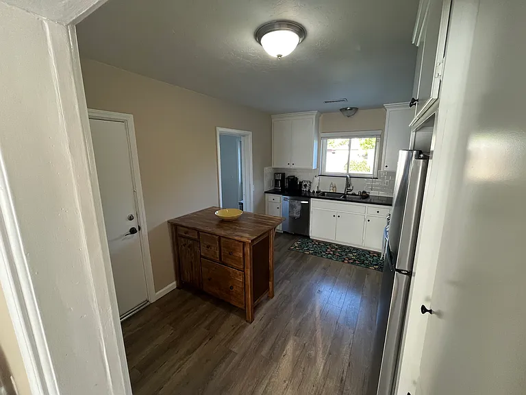 250 Oxford Ave — Photo 18