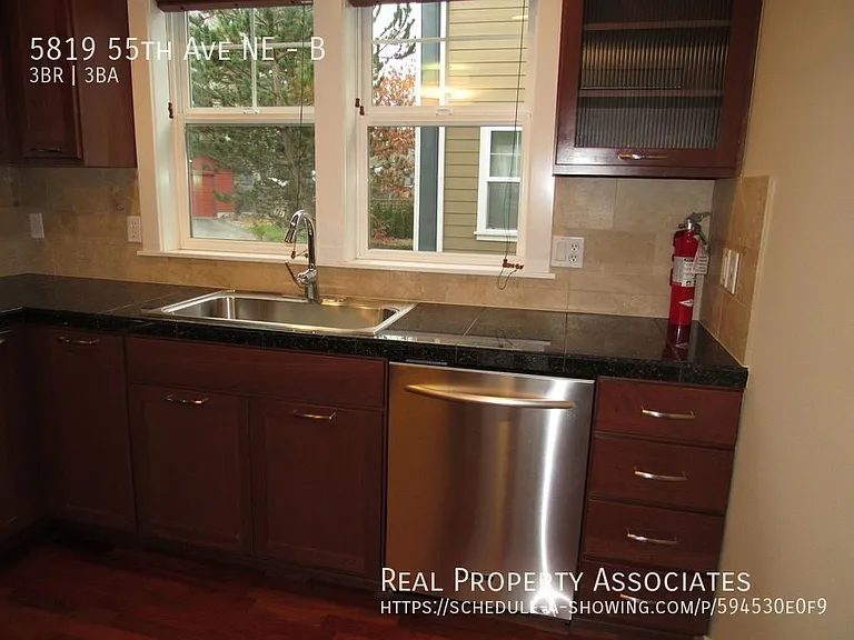 5819 55th Ave NE #B — Photo 4