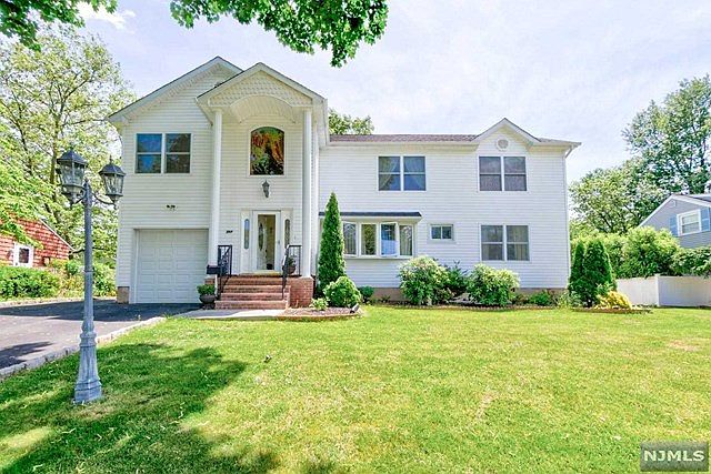 1st image of 364 Lacey Dr