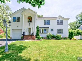 364 Lacey Dr, New Milford, NJ 07646
