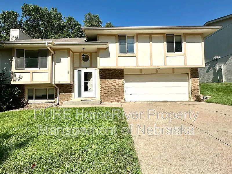 3 bed, 3.0 bath, 1720 sqft, $2,050 — Photo 1