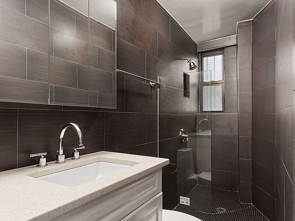 5th image of 225 E 12th St APT 3B