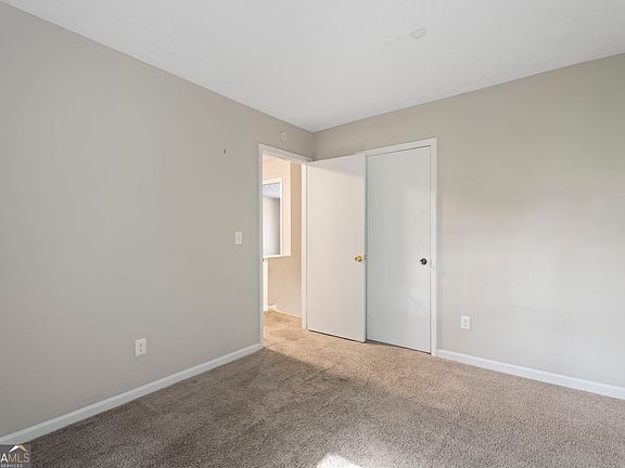 2nd image of 878 Heritage Oaks Dr