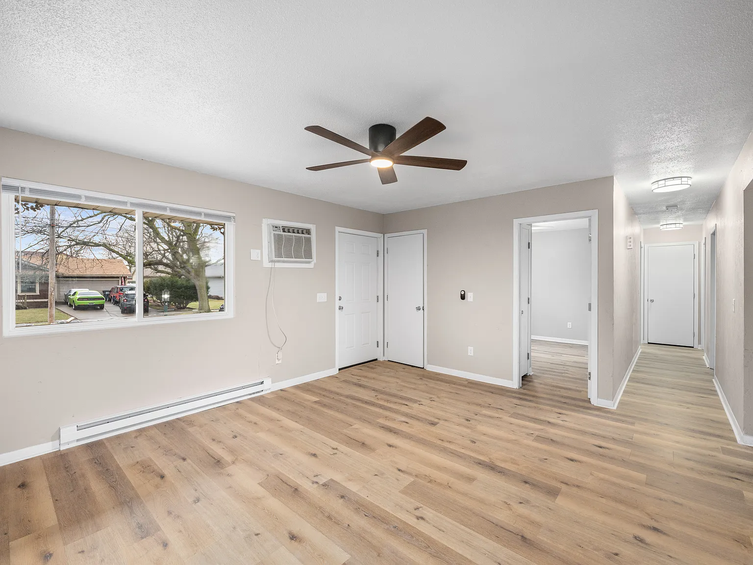 3 bed, 1.5 bath, 1040 sqft, $1,300 — Photo 2