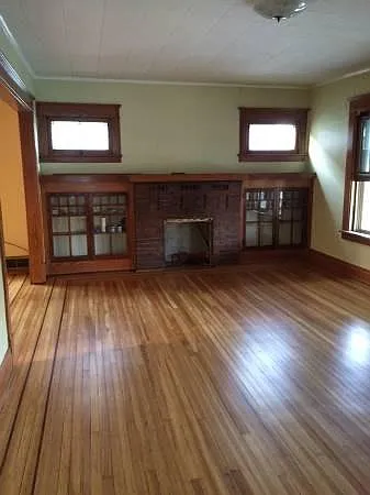 34 Sterling Ave photo 1