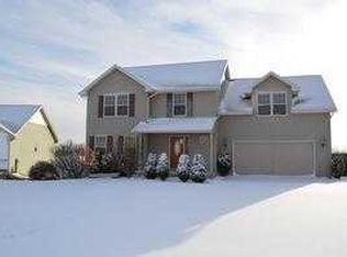 1900 Golden Bell Dr, Green Bay, WI 54313