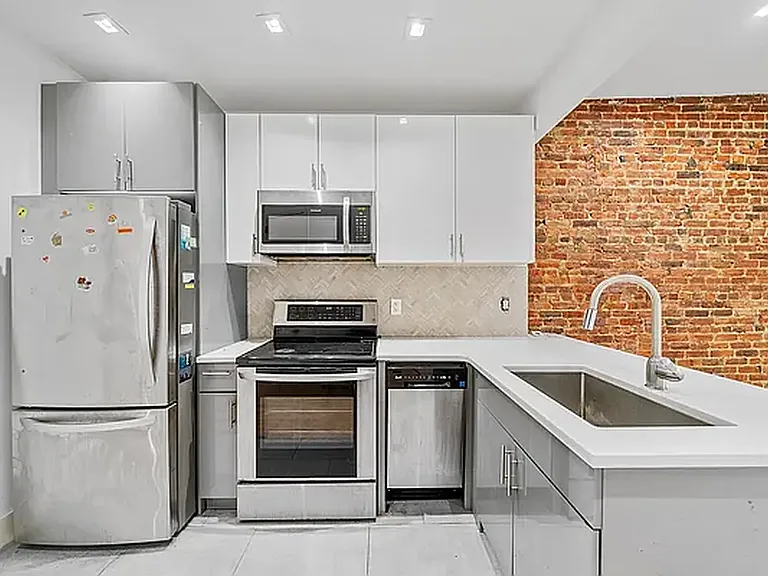 217 Thomas S Boyland St #4R — Photo 2
