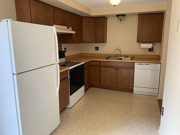 3rd image of 1540 Violet Dr
