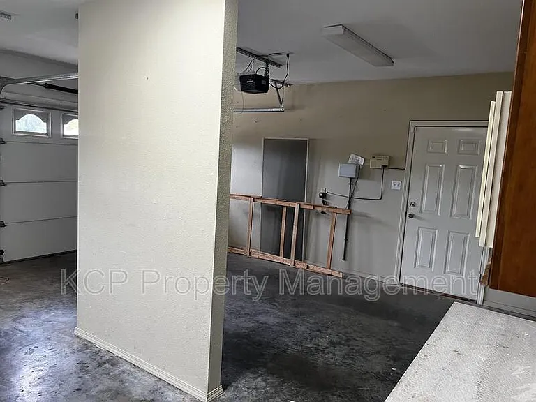 2109 Barrington Dr — Photo 38