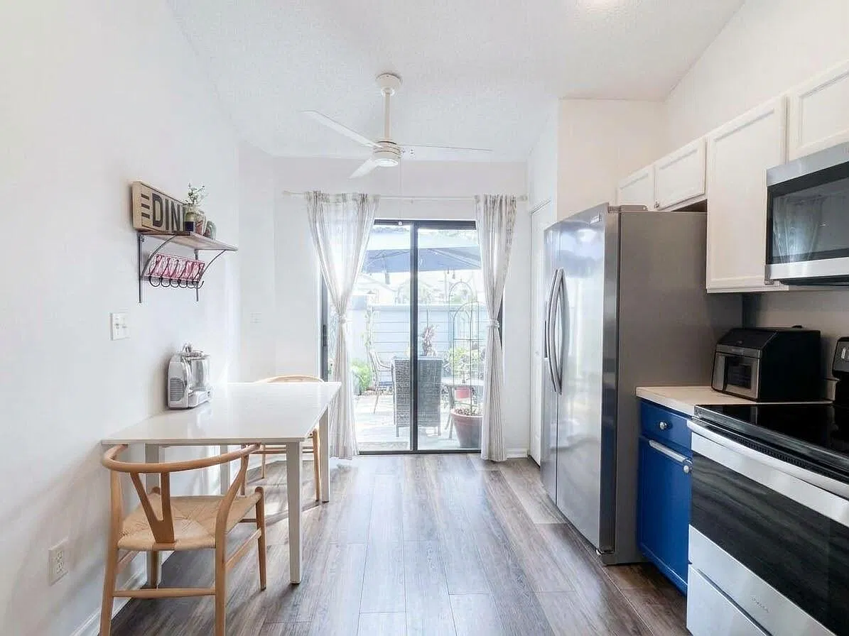 2 bed, 2.0 bath, 1067 sqft, $2,700 — Photo 3