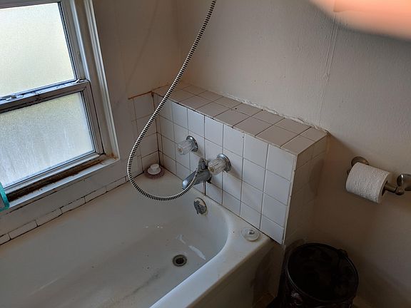 Bathtub/shower