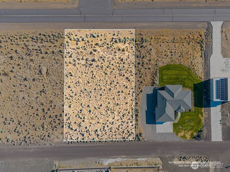 3rd image of 449 Airport Way SW