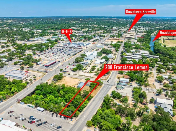 208 Francisco Lemos St S, Kerrville, TX 78028