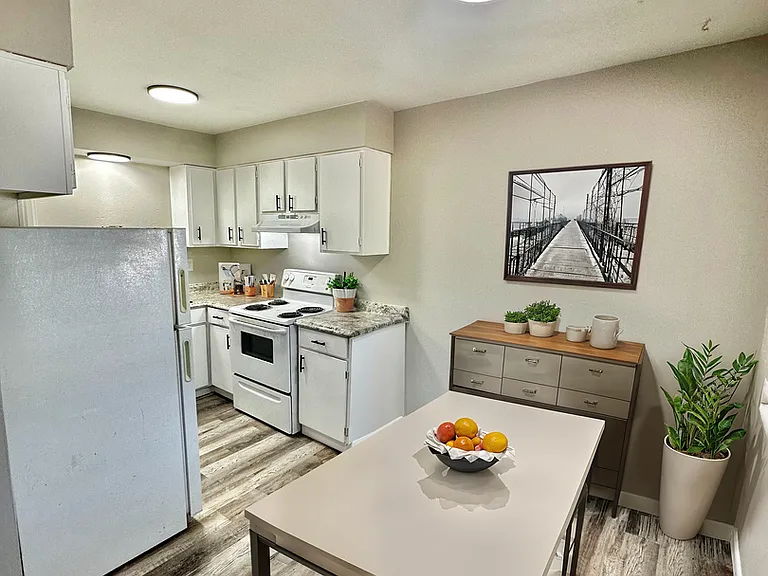 311 University Dr. — Photo 26