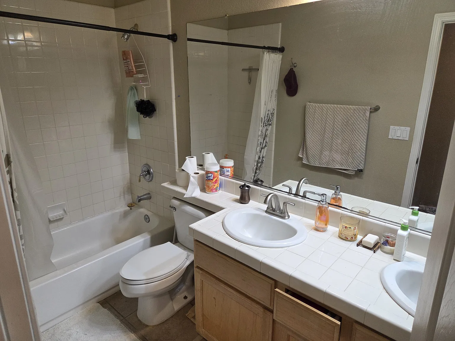 Ainger Cir, Sacramento — Photo 3