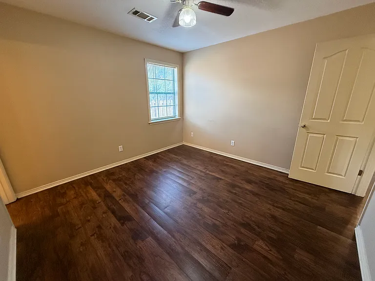 2618 W C St — Photo 12