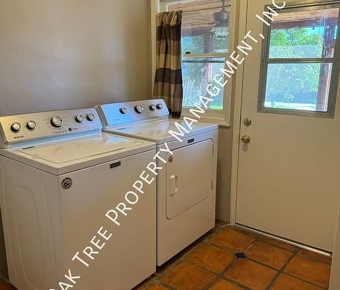 1364 N Del Mar Ave — Photo 11