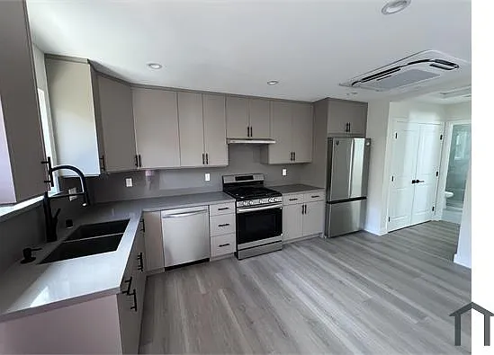 1 bed, 650 sqft, $3,150 — Photo 3