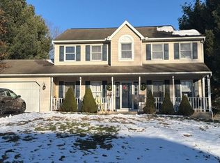 108 Cross Creek Dr, Pottsville, PA 17901