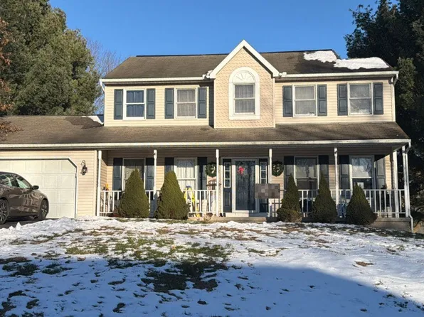 108 Cross Creek Dr, Pottsville, PA 17901