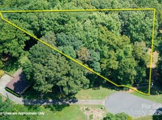 7530 Alamance Dr, Charlotte, NC 28227