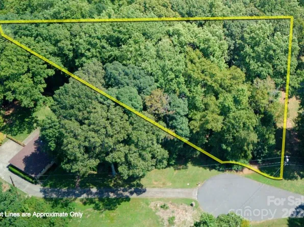 7530 Alamance Dr, Charlotte, NC 28227