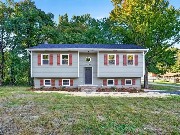 5041 Wind Spring Dr, Winston Salem, NC 27105
