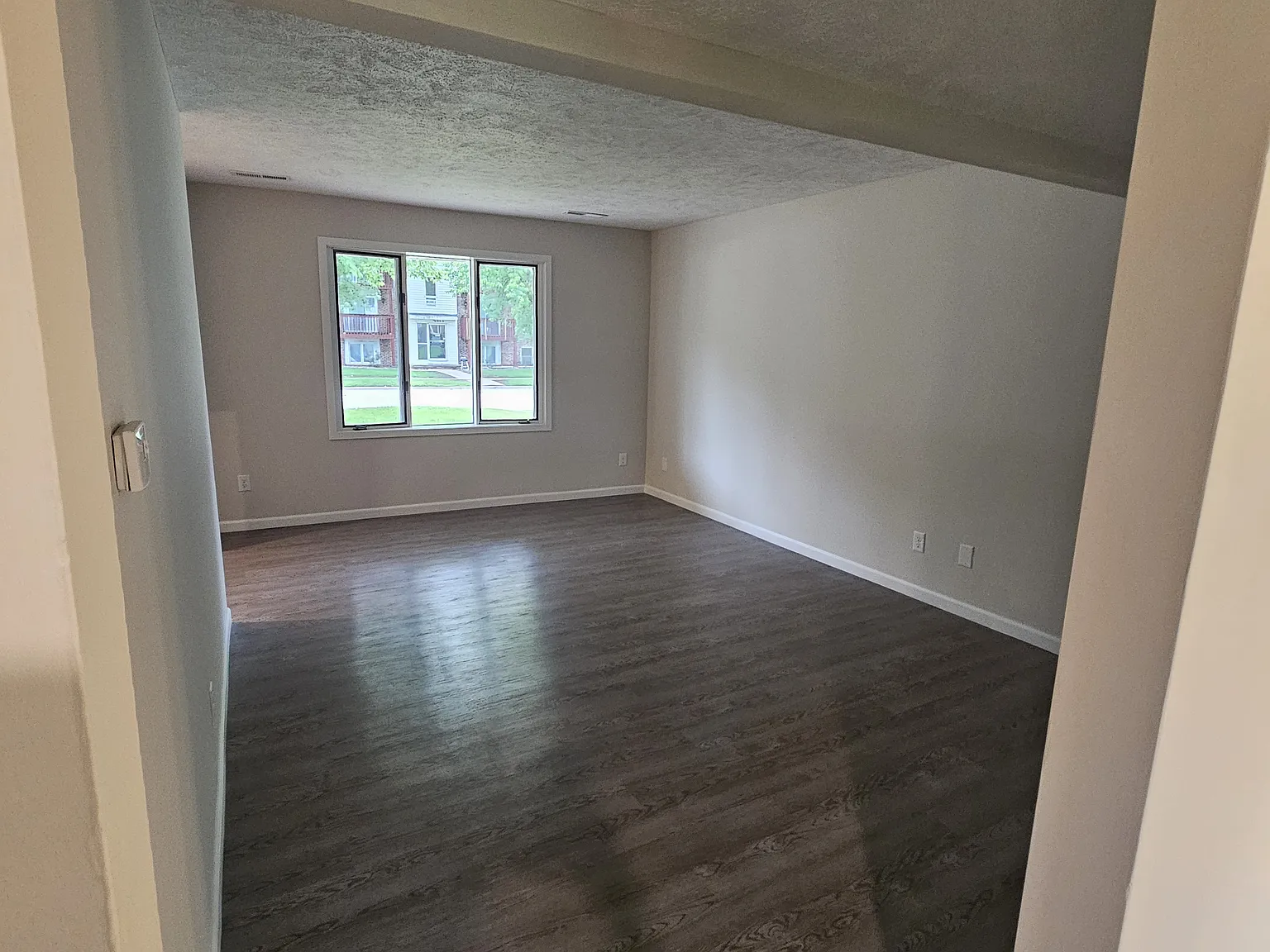 3 bed, 1.5 bath, 1418 sqft, $2,050 — Photo 4