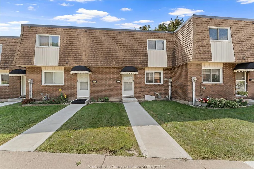 3 bed, 1.5 bath, $2,300 — Photo 2