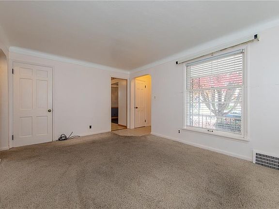 4th image of 12210 Oak Park Blvd