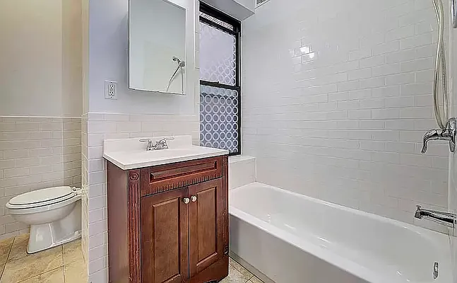 Rented by REAL New York | media 24