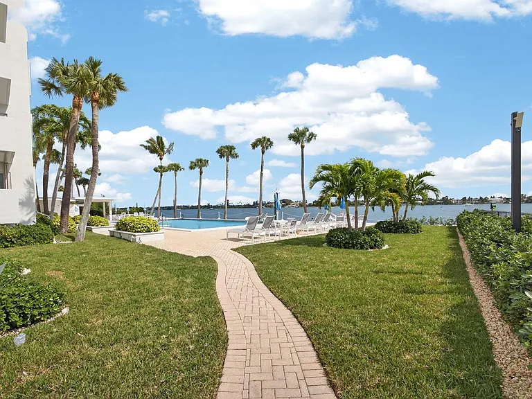 2600 N Flagler Dr #911 — Photo 63