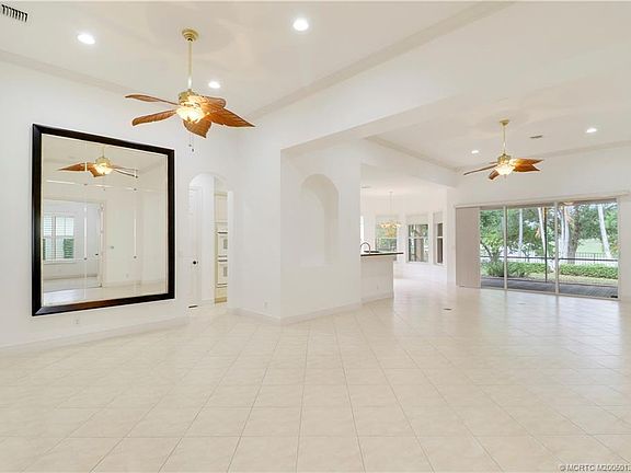 2nd image of 736 SW Pebble Ln